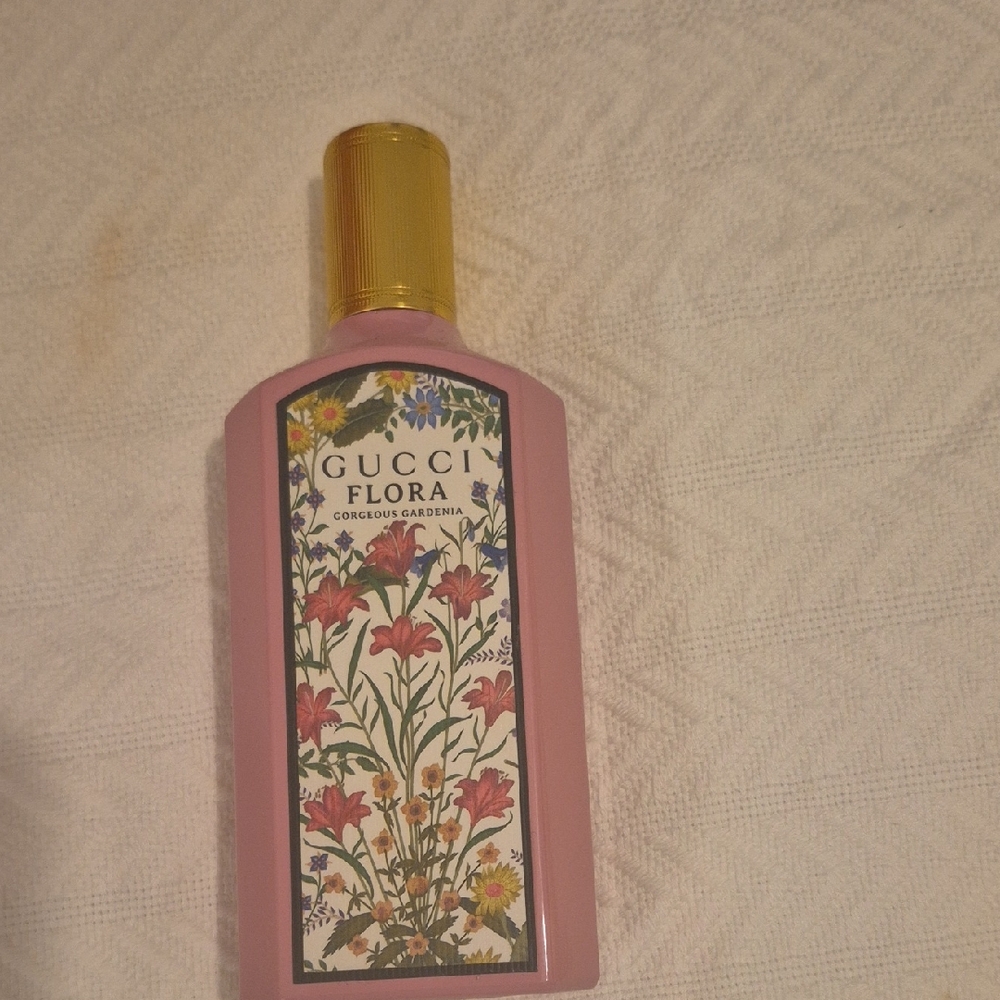 Gucci Flora Pink Perfume with Gold Cap